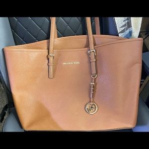 Michael Kors Luggage Saffiano Jet Set Large Tote Bag